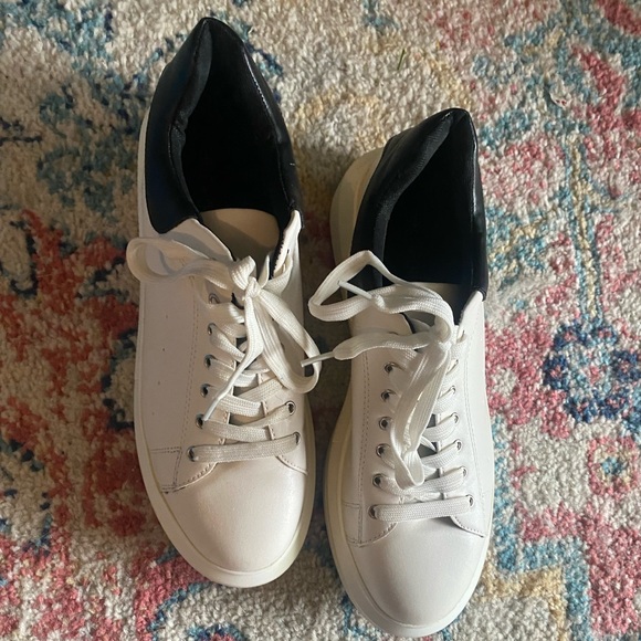 chase and Chloe sneaker - Picture 3 of 7